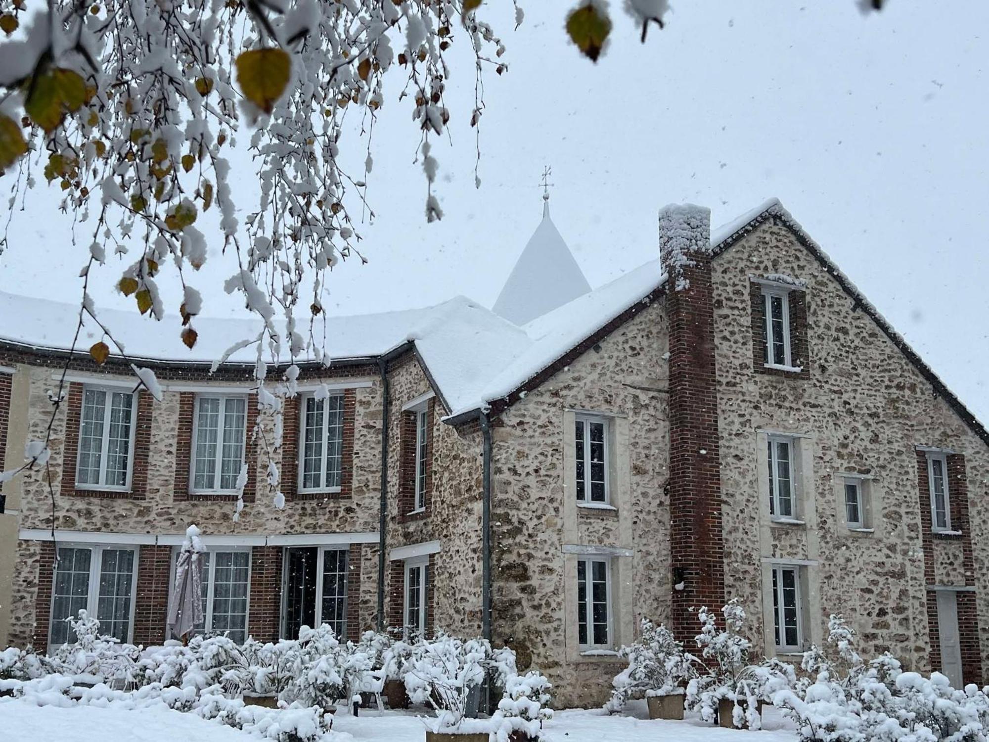 Le Petit Chateau Baye  Exteriör bild